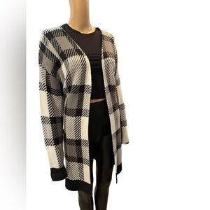 Elegant and cozy plaid cardigan